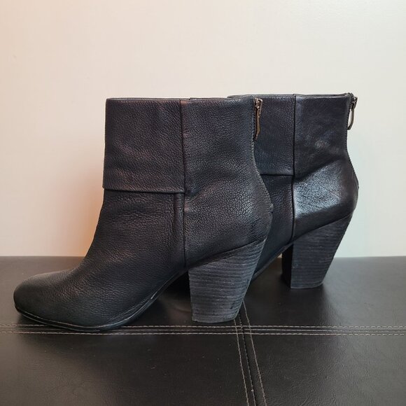 VINCE CAMUTO ‐ Leather Heel Ankle Bootie w/Box - Picture 6 of 16